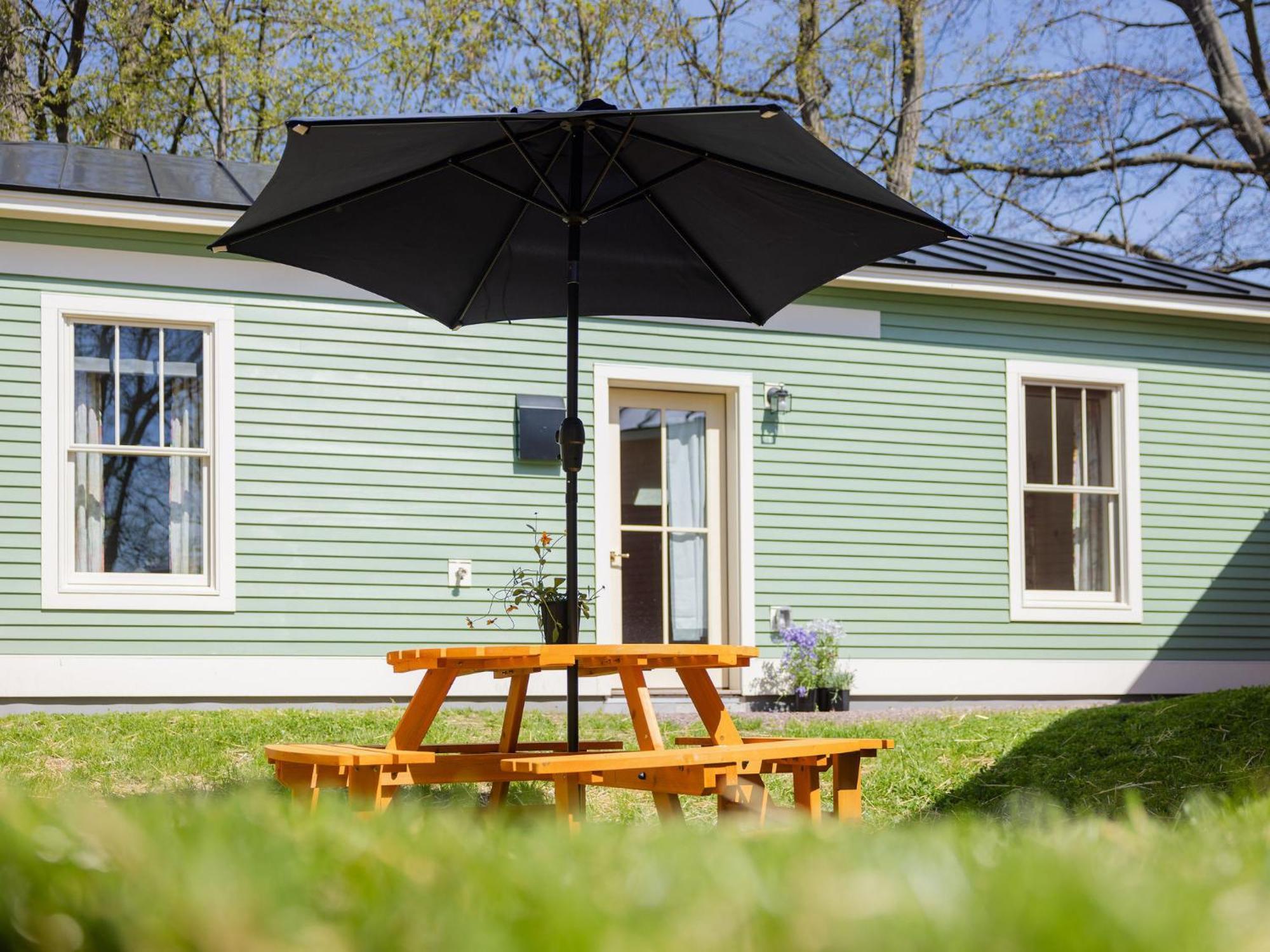 Queen City Bungalow & Cottages Burlington Exterior foto