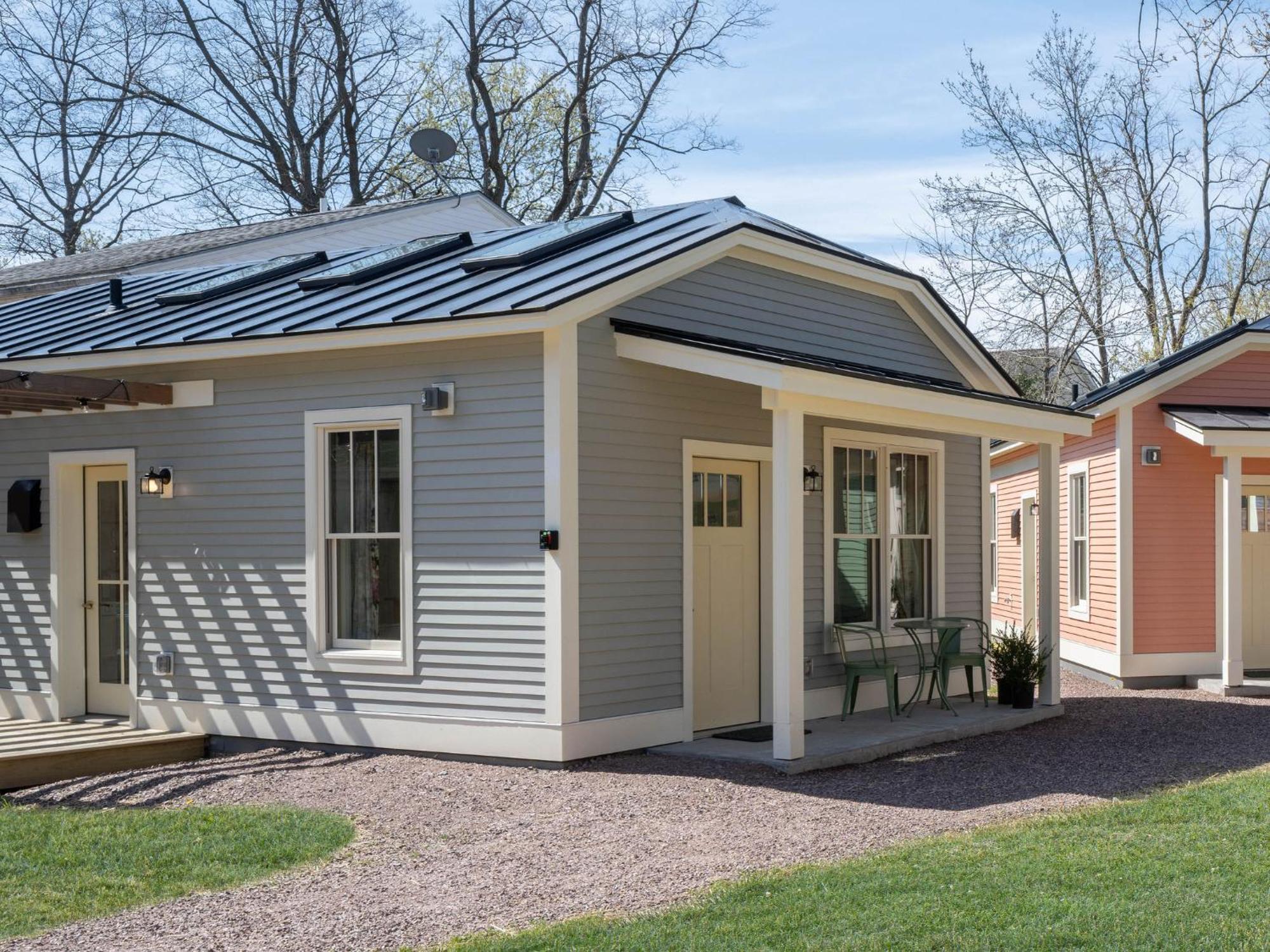 Queen City Bungalow & Cottages Burlington Exterior foto